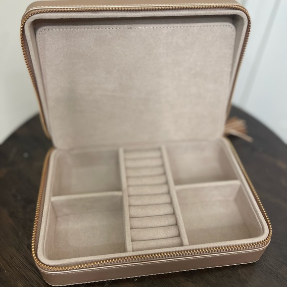 NWT Kendra Scott Medium Travel Jewelry Case in Rose Gold! - Picture 7 of 7